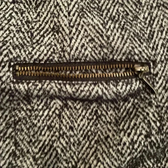 CAbi Black & White Sleeveless Herringbone Tweed Zippered Vest Preppy Academia L - Picture 9 of 11